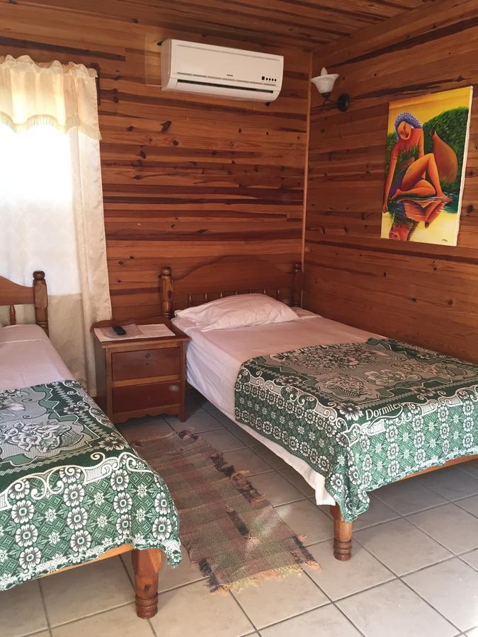 Blue Wave Guest House Caye Caulker Kültér fotó