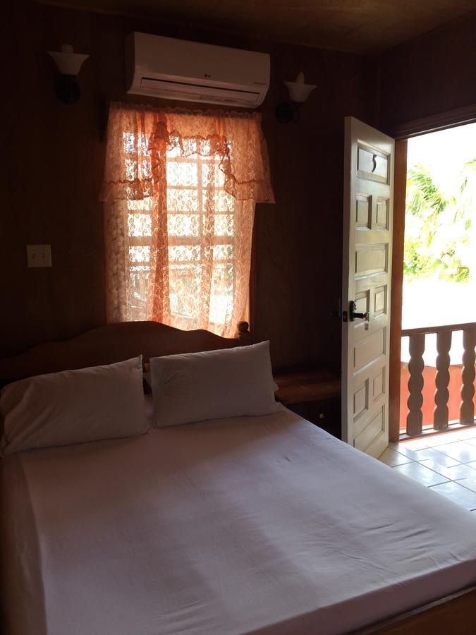 Blue Wave Guest House Caye Caulker Kültér fotó