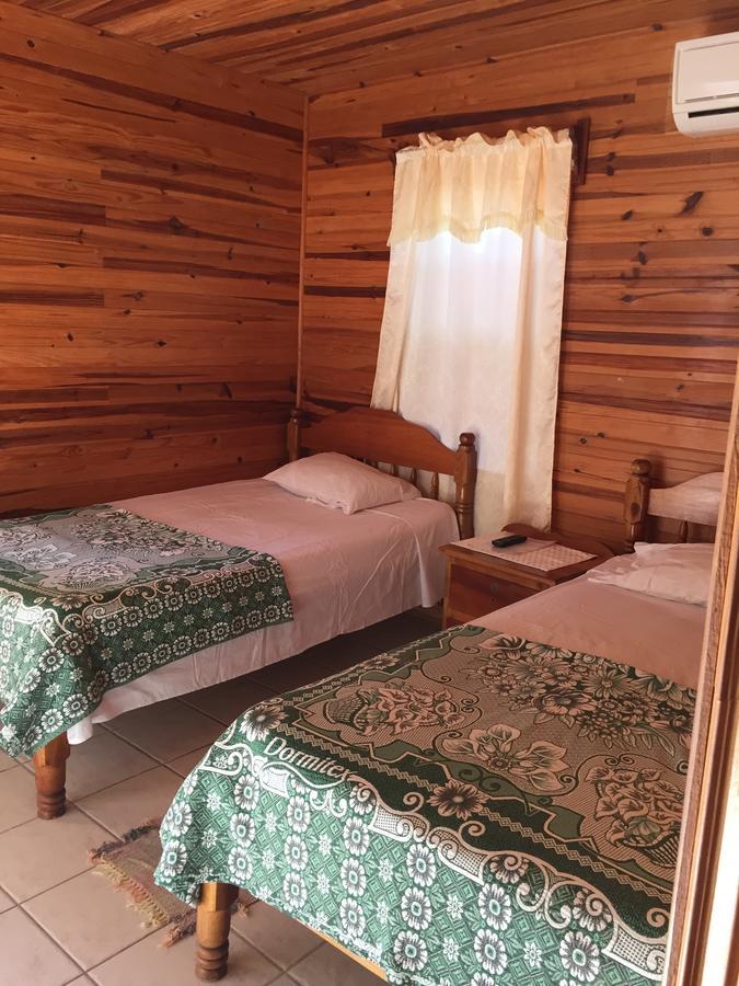 Blue Wave Guest House Caye Caulker Kültér fotó
