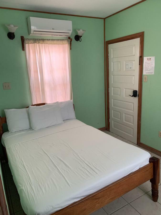 Blue Wave Guest House Caye Caulker Kültér fotó